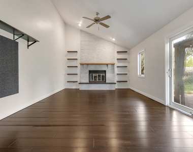 616 Blue Spruce Lane - Photo Thumbnail 12