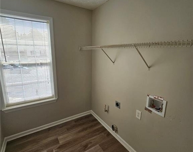 4493 Bridle Ridge Way - Photo Thumbnail 9