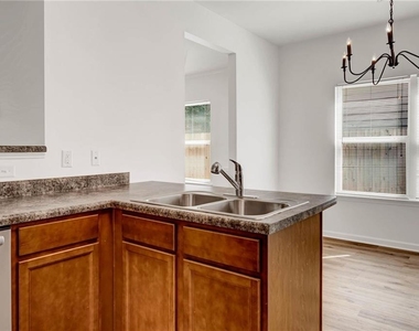 315 Alcovy Way - Photo Thumbnail 8