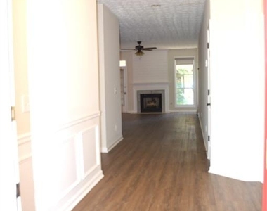 2021 Crestview Way - Photo Thumbnail 10