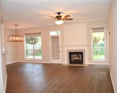 2021 Crestview Way - Photo Thumbnail 7