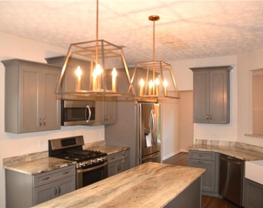 2021 Crestview Way - Photo Thumbnail 2