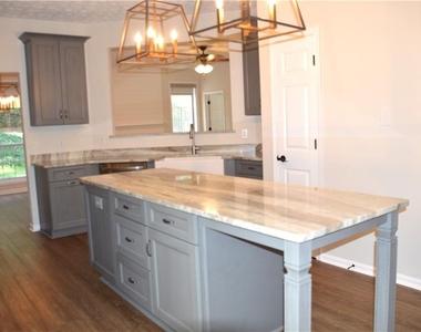 2021 Crestview Way - Photo Thumbnail 4