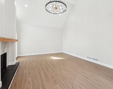 1600 Spring Arbor Court Sw - Photo Thumbnail 7