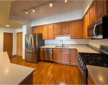 40 E Northwest Highway - Photo Thumbnail 8