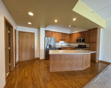 40 E Northwest Highway - Photo Thumbnail 3