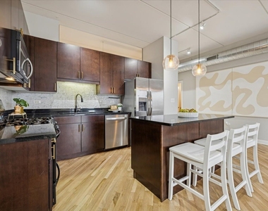 3125 W Fullerton Avenue - Photo Thumbnail 11