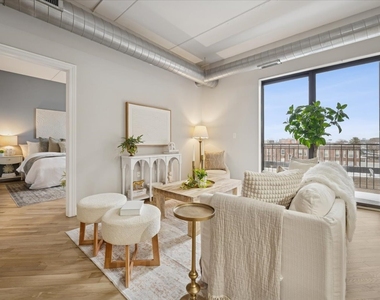 3125 W Fullerton Avenue - Photo Thumbnail 5