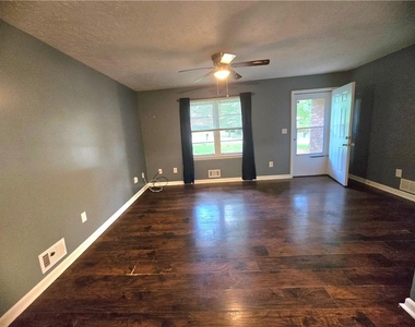 3350 Scott Drive - Photo Thumbnail 5