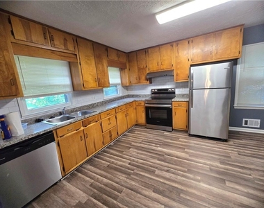 3350 Scott Drive - Photo Thumbnail 8