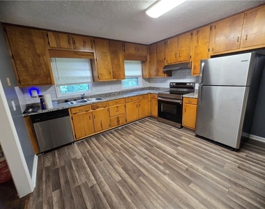 3350 Scott Drive - Photo Thumbnail 7