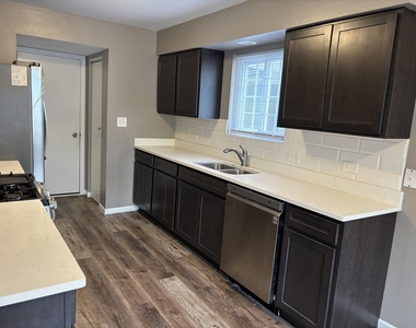 501 Lowell Drive - Photo Thumbnail 3