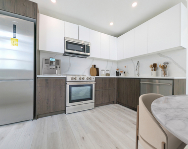 388 Vernon Avenue - Photo Thumbnail 8