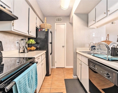 1500 Bay Area Boulevard - Photo Thumbnail 10