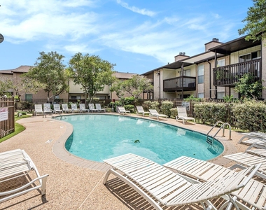 1500 Bay Area Boulevard - Photo Thumbnail 18