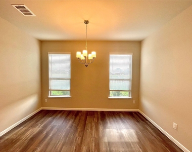 441 Aurora Creek Drive - Photo Thumbnail 6