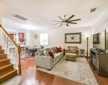 1430 W 24th Street - Photo Thumbnail 4