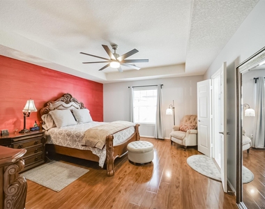 1430 W 24th Street - Photo Thumbnail 16