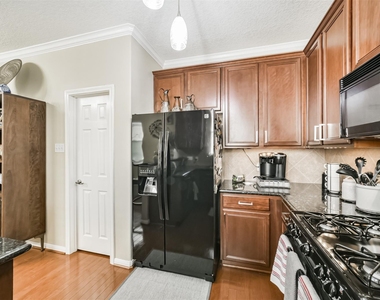 1430 W 24th Street - Photo Thumbnail 12