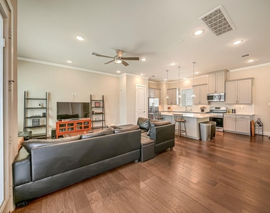5916 Petty Street - Photo Thumbnail 6