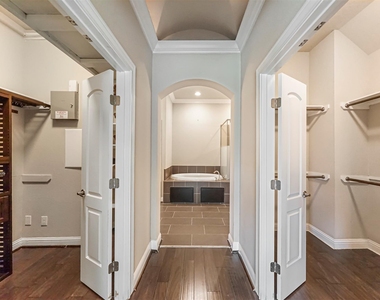 6005 Kansas Street - Photo Thumbnail 4