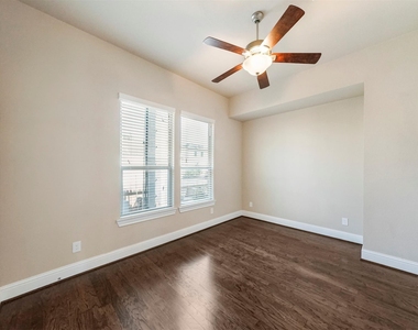 6005 Kansas Street - Photo Thumbnail 12