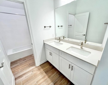 1337 Grass Bend Dr - Photo Thumbnail 12
