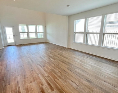 1337 Grass Bend Dr - Photo Thumbnail 3
