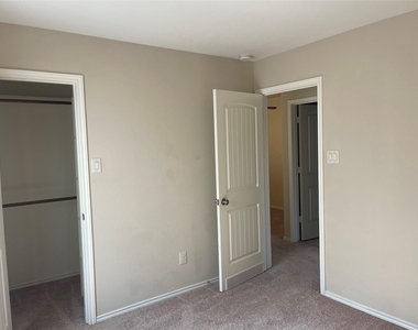 6422 Stoney Creek Drive - Photo Thumbnail 17