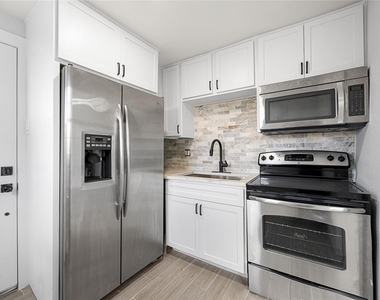 3229 Holman Street - Photo Thumbnail 3