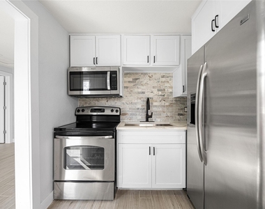 3229 Holman Street - Photo Thumbnail 7
