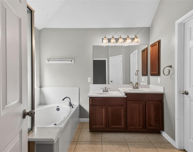18154 Williams Elm Drive - Photo Thumbnail 13