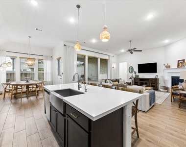 729 Maplewood - Photo Thumbnail 13