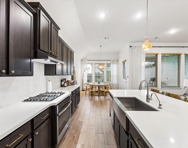 729 Maplewood - Photo Thumbnail 14