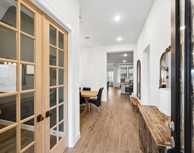 729 Maplewood - Photo Thumbnail 3