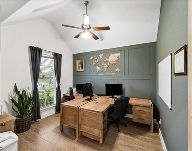 729 Maplewood - Photo Thumbnail 4