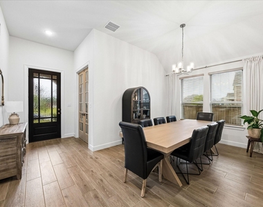 729 Maplewood - Photo Thumbnail 5