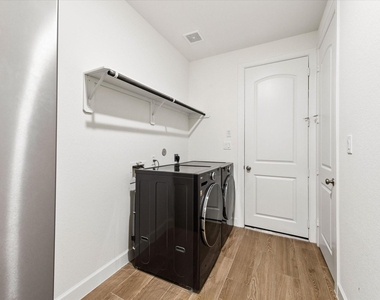 729 Maplewood - Photo Thumbnail 20