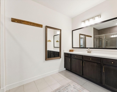 729 Maplewood - Photo Thumbnail 19