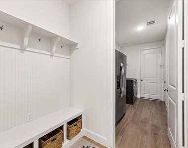 729 Maplewood - Photo Thumbnail 21