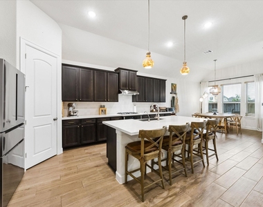 729 Maplewood - Photo Thumbnail 12