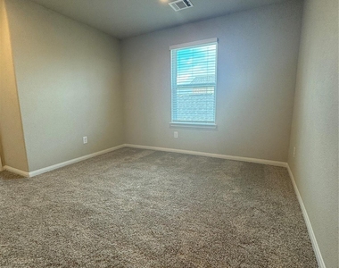 18528 Meadow Point Lane - Photo Thumbnail 17