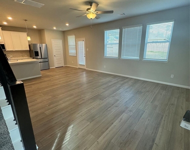 18528 Meadow Point Lane - Photo Thumbnail 6