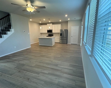 18528 Meadow Point Lane - Photo Thumbnail 7