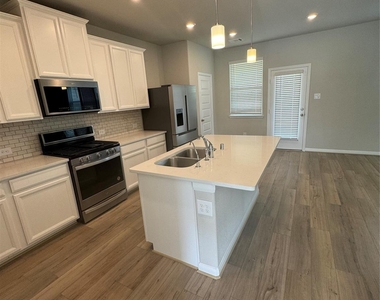 18528 Meadow Point Lane - Photo Thumbnail 10