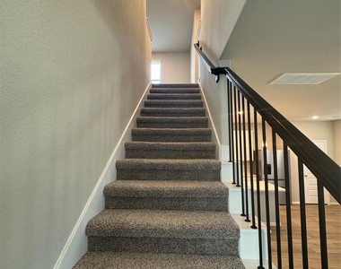 18528 Meadow Point Lane - Photo Thumbnail 16
