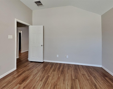 16716 Foursquare Drive - Photo Thumbnail 9
