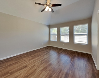 16716 Foursquare Drive - Photo Thumbnail 10