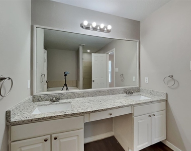 16716 Foursquare Drive - Photo Thumbnail 11