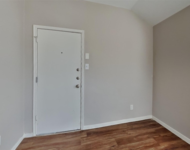 16716 Foursquare Drive - Photo Thumbnail 6
